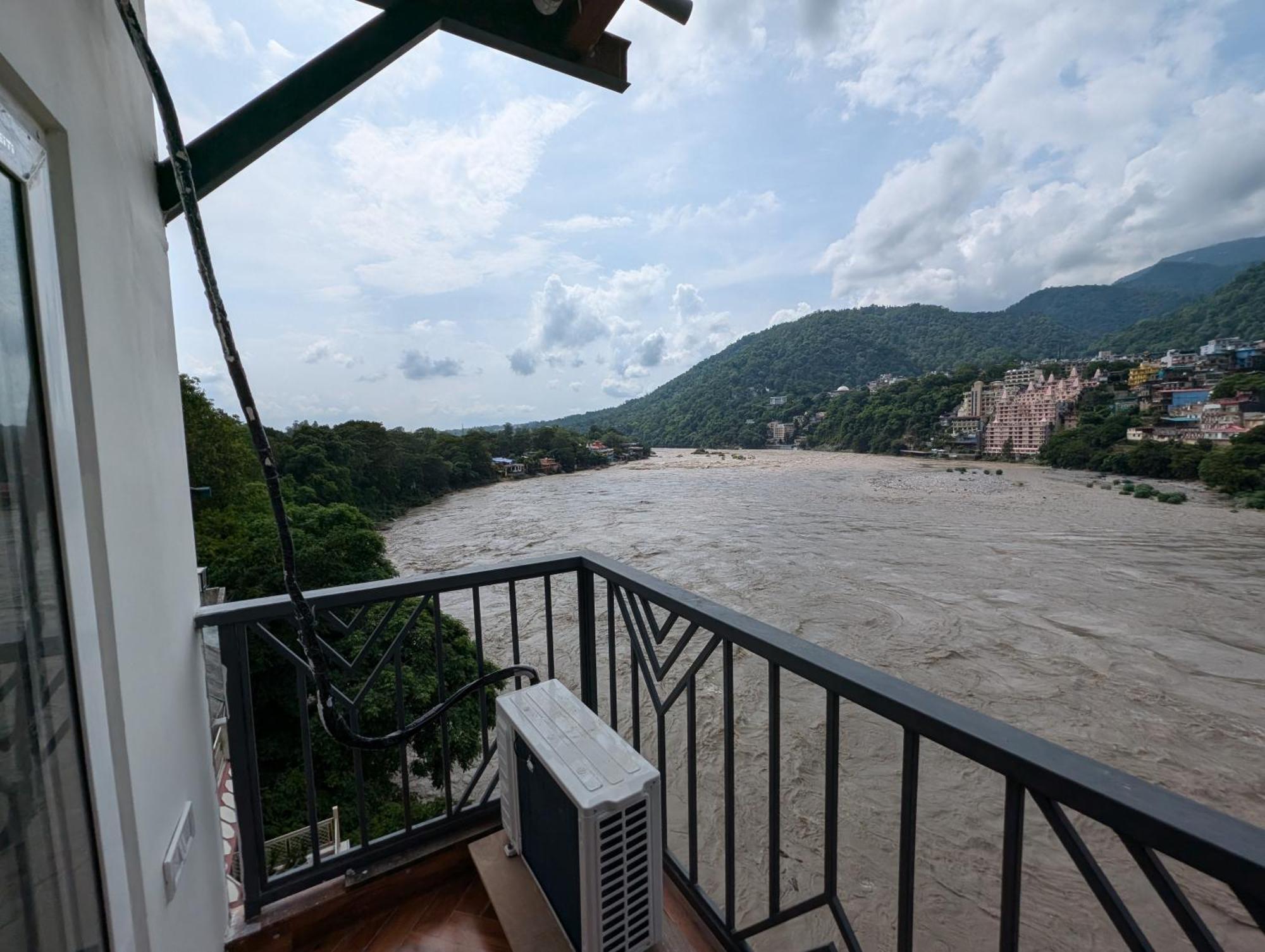 Joey'S By The Ganges Rishīkesh Exterior foto