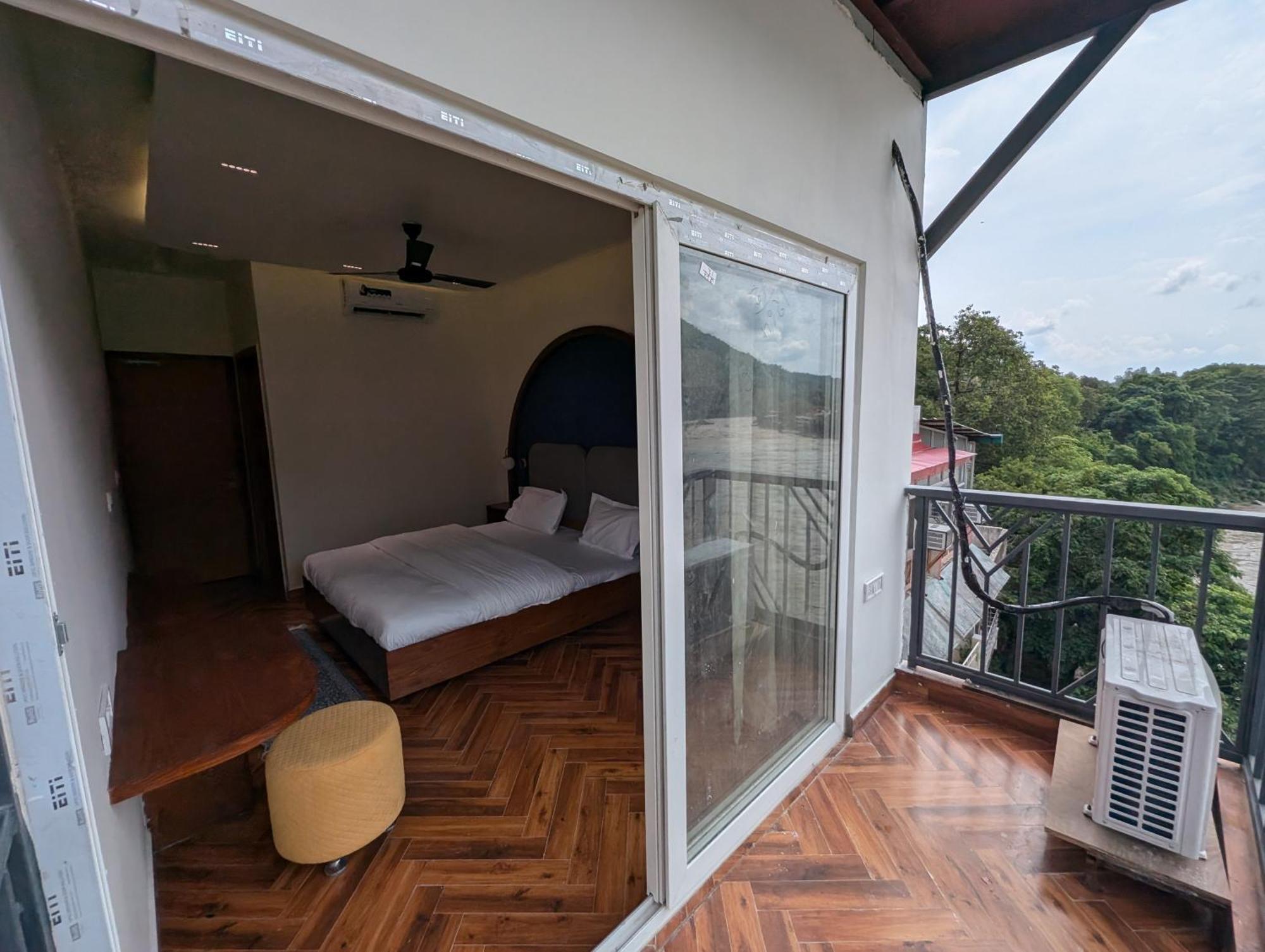 Joey'S By The Ganges Rishīkesh Exterior foto