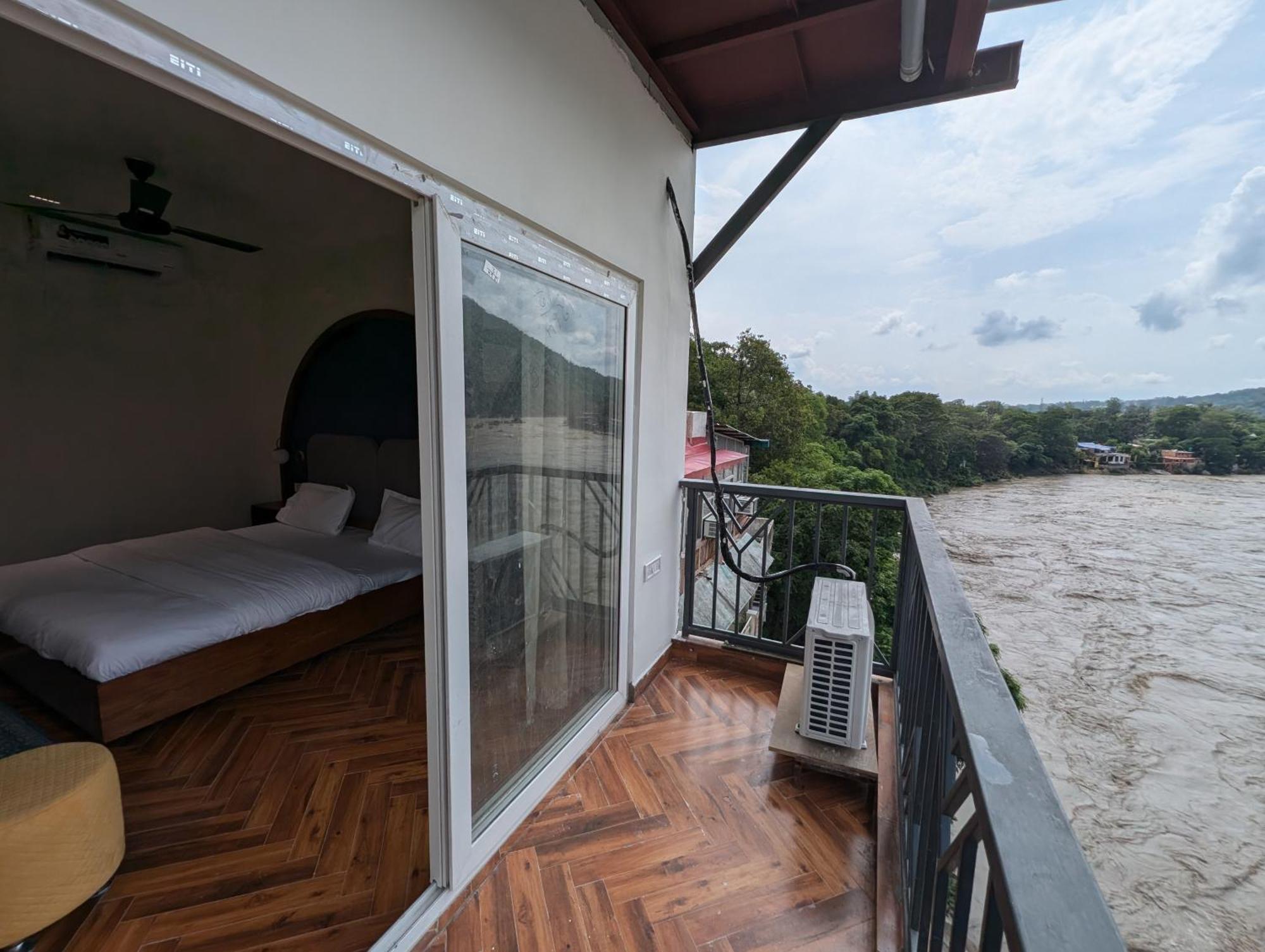 Joey'S By The Ganges Rishīkesh Exterior foto