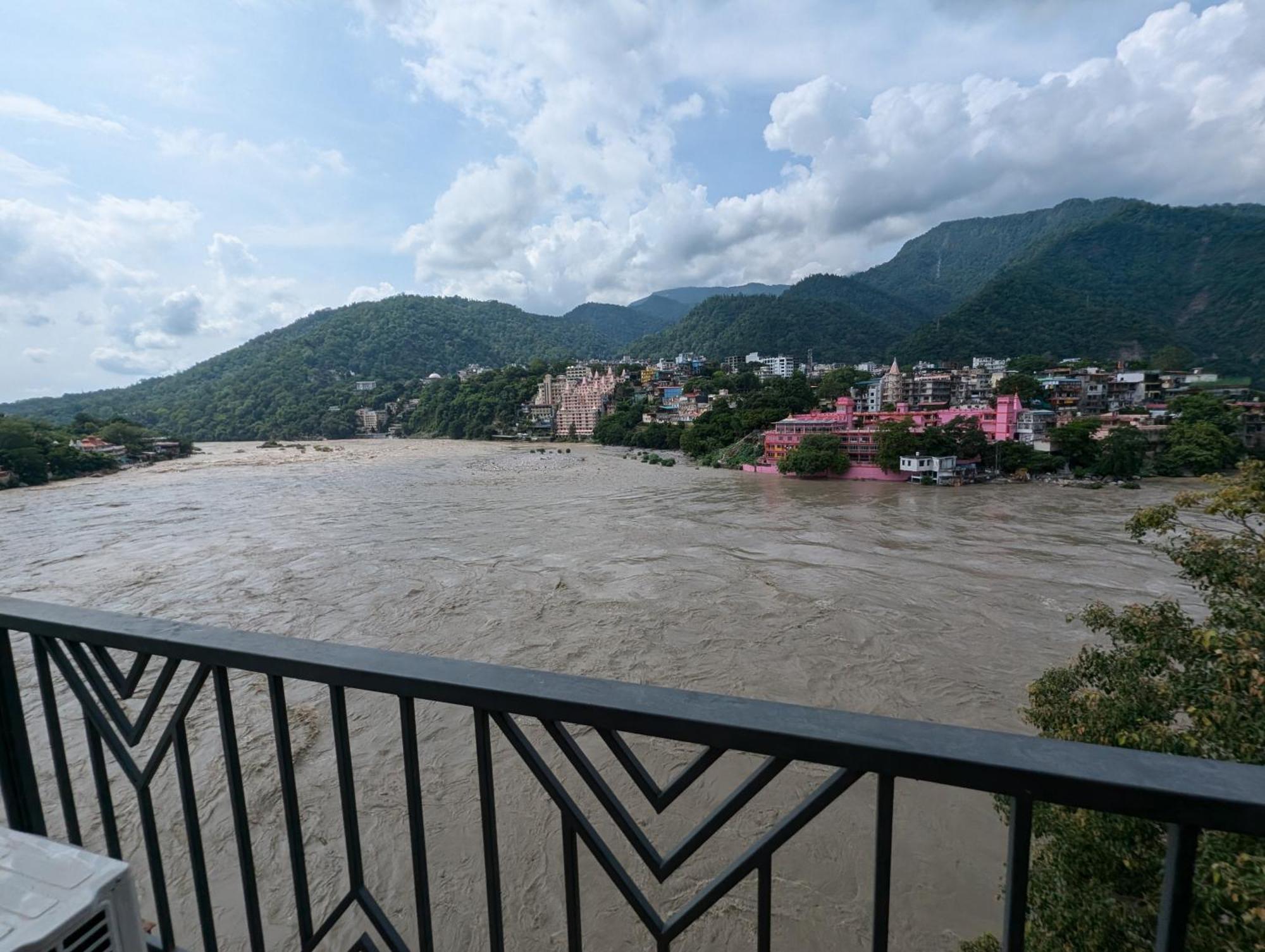 Joey'S By The Ganges Rishīkesh Exterior foto