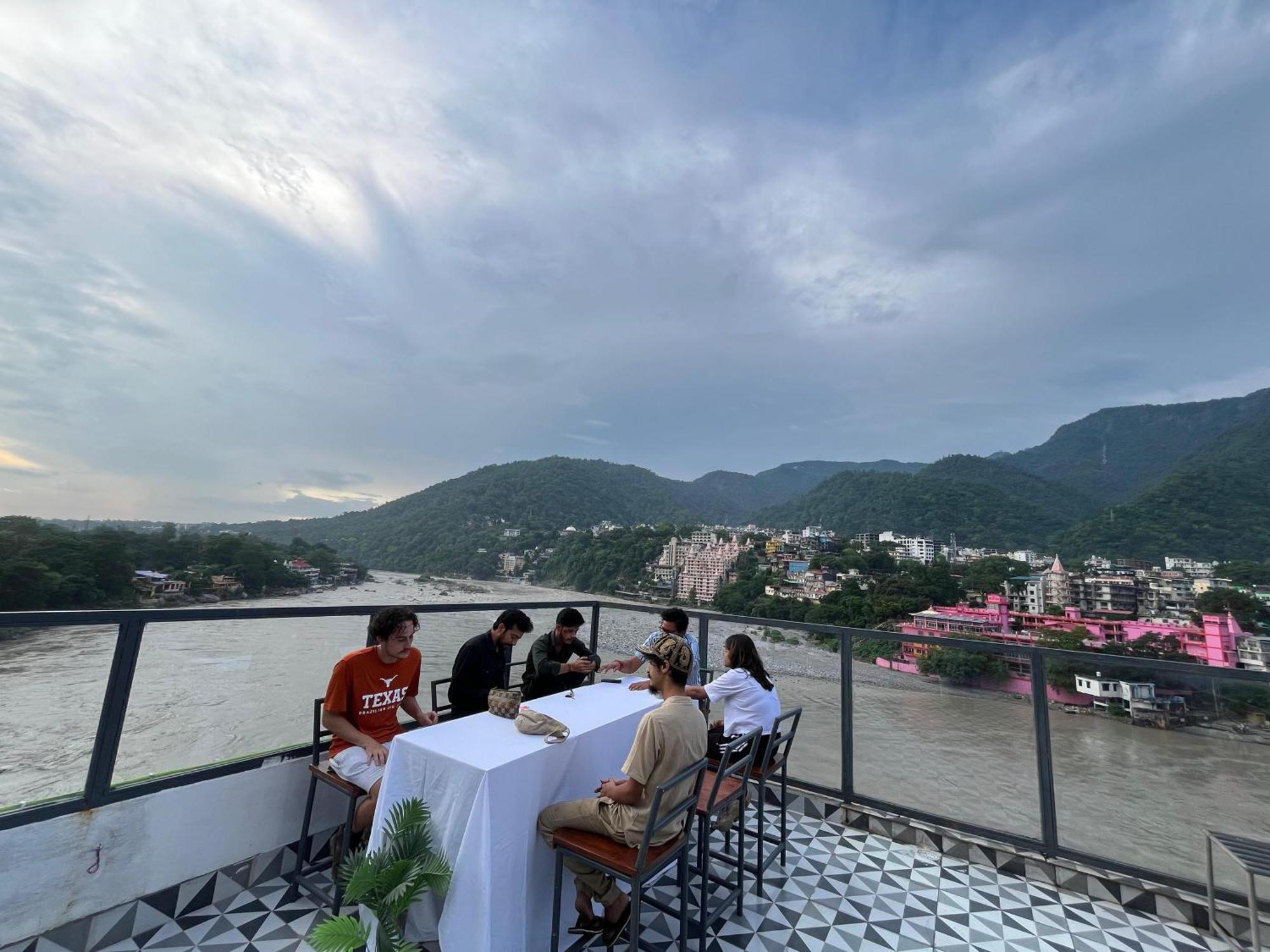 Joey'S By The Ganges Rishīkesh Exterior foto